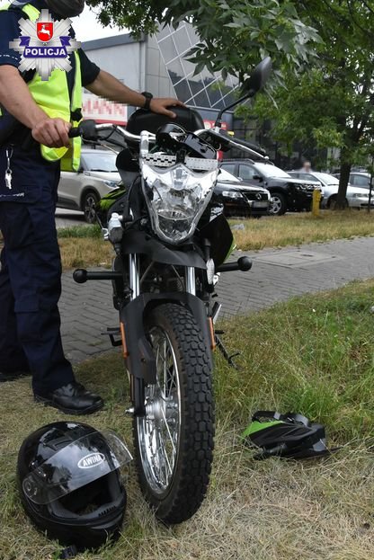 73-latek nie ustąpił pierwszeństwa przejazdu motorowerzyście - Zdjęcie główne