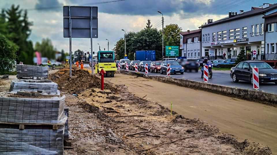 Biała Podl : Na Janowskiej będzie nowe rondo. Ulica poszerzana jest o dodatkowe pasy ruchu - Zdjęcie główne