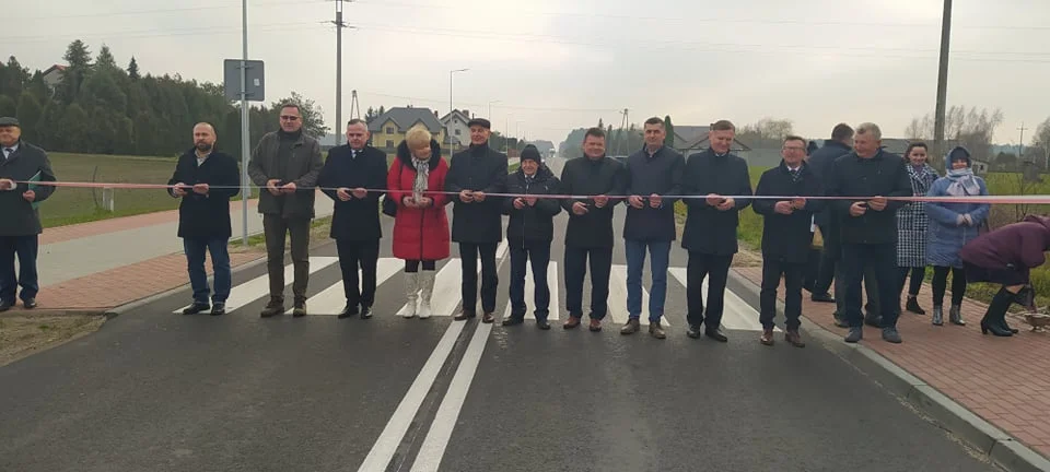 Gmina Zalesie : Koniec remontu drogi powiatowej. Kierowcy mogą jeździć nową nawierzchnią - Zdjęcie główne
