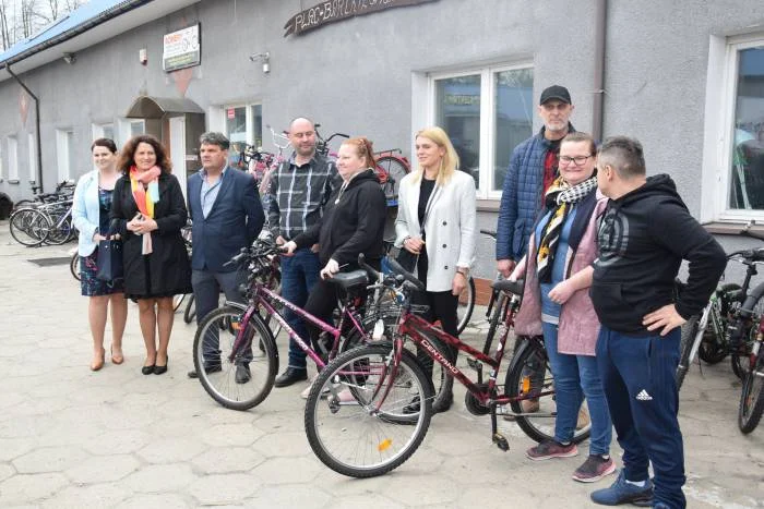 Biała Podlaska : Mieszkańcy przynosili stare rowery, serwis je naprawił i przekazał potrzebującym - Zdjęcie główne