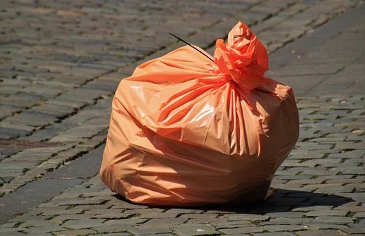 Lublin: Dzikie wysypiska śmieci na Bronowicach. Odpady podrzucała jedna z firm - Zdjęcie główne
