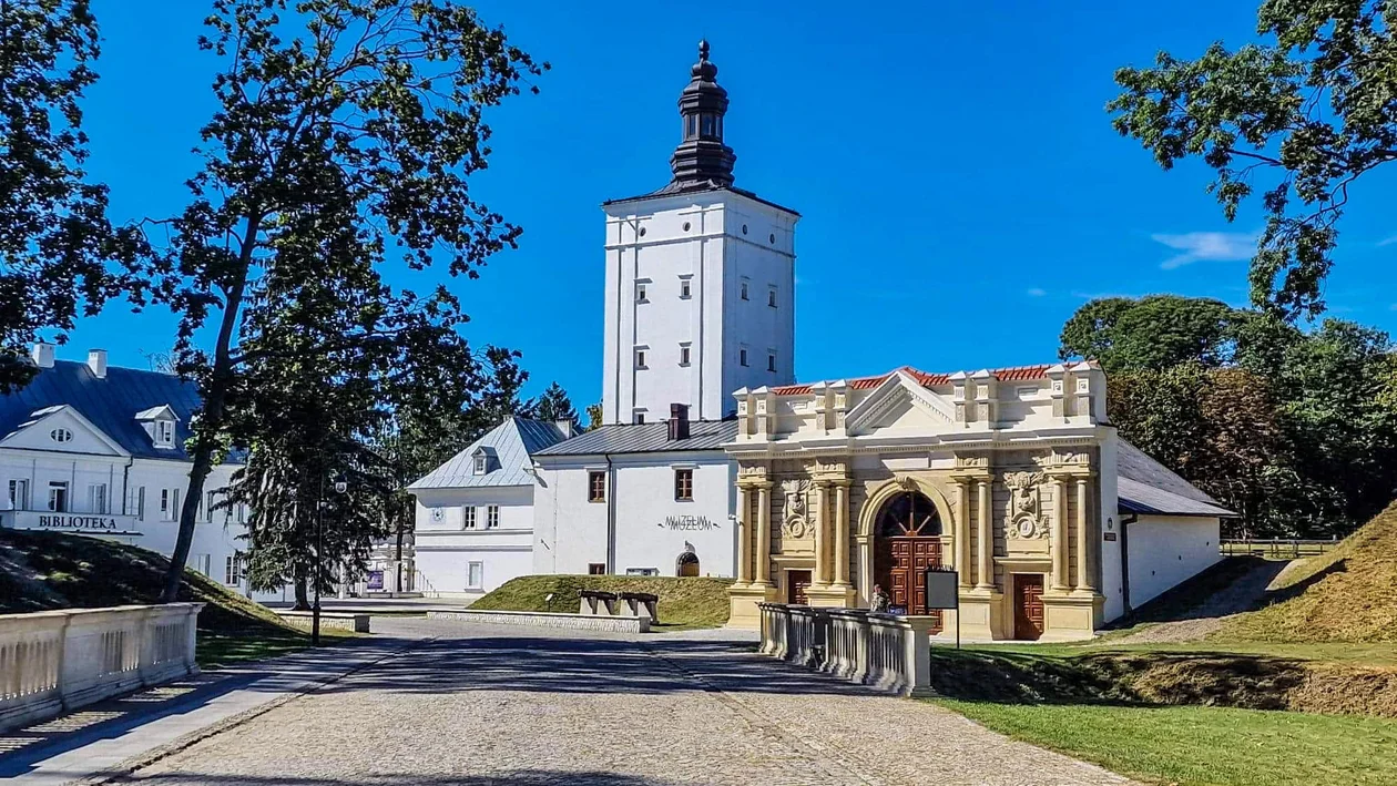 Biała Podlaska: Kolejne remonty kompleksu Radziwiłłowskiego. Podpisano umowę - Zdjęcie główne