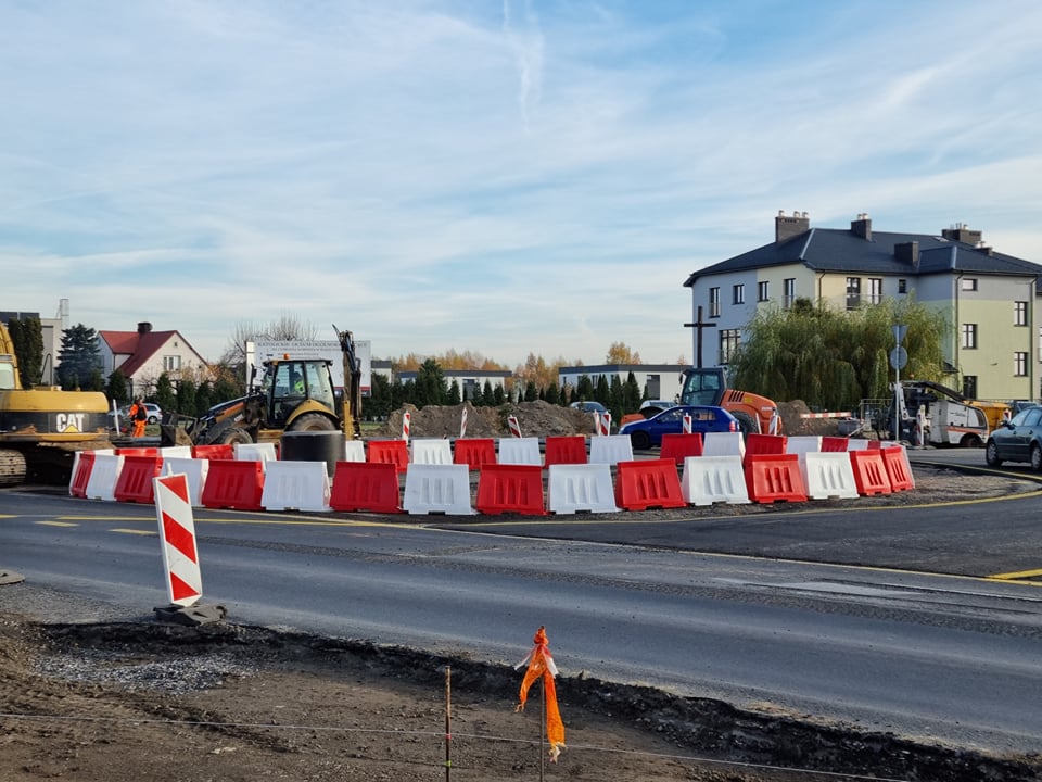 Biała Podl : Tymczasowe rondo na Janowskiej. Wciąż trwają prace (ZDJĘCIA) - Zdjęcie główne