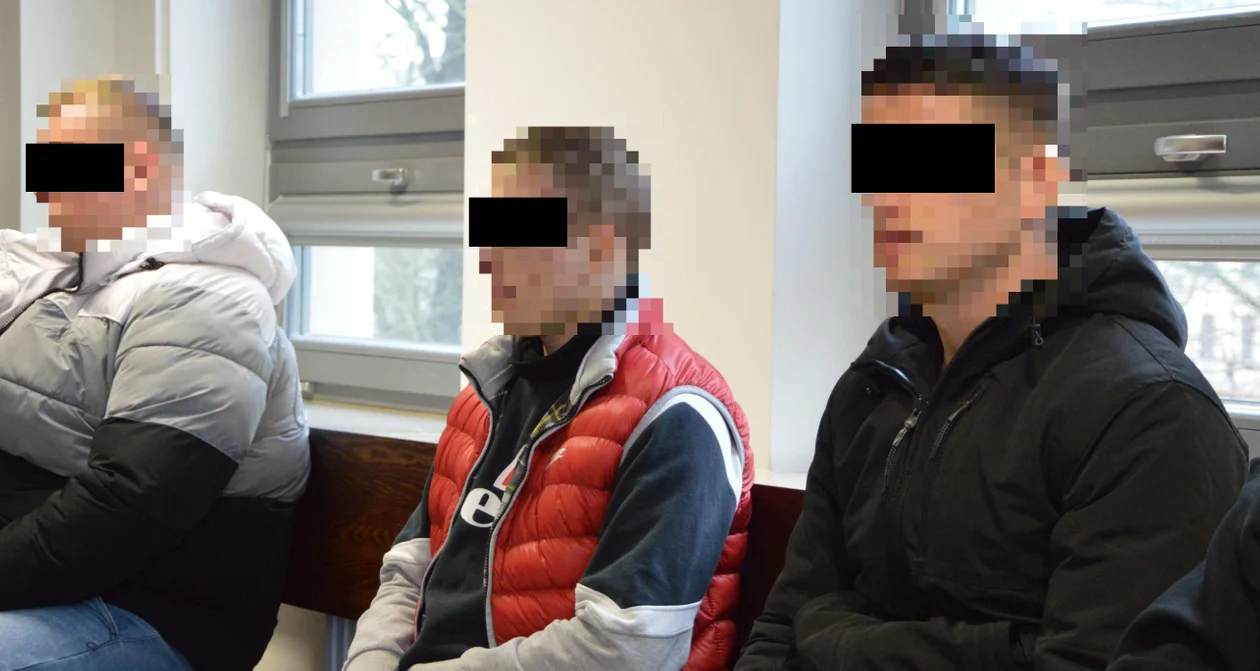 Międzyrzec Podlaski: Trzech młodych mężczyzn oskarżonych o nękanie migrantów. Będzie próba mediacji [ZDJĘCIA] - Zdjęcie główne