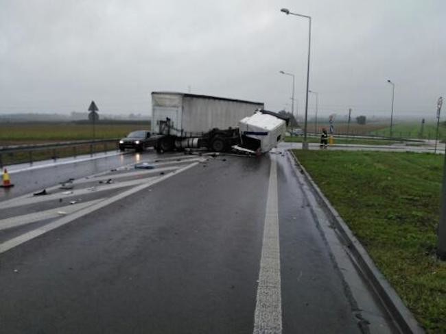 Zderzenie dwóch ciężarówek. Sprawca stracił uprawnienia - Zdjęcie główne