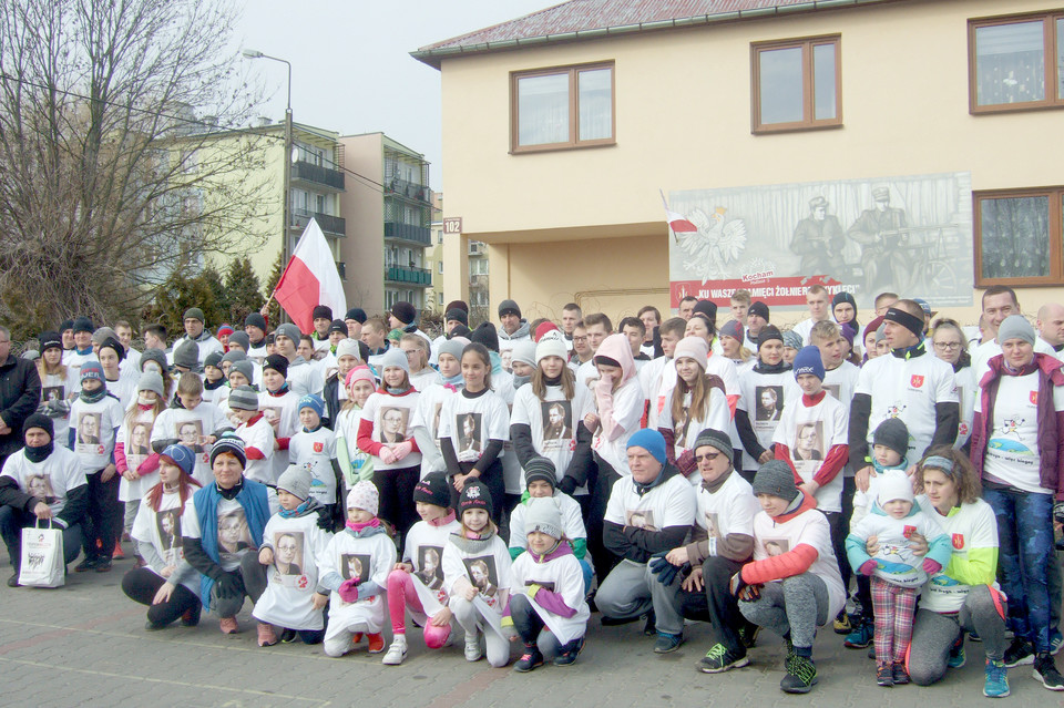 Rota, wystrzał i bieg na dystansie 1963 m - Zdjęcie główne