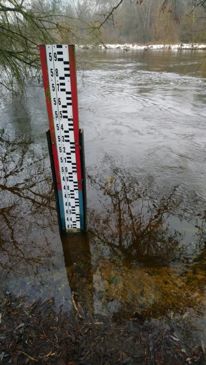 Powiat bialski: Woda w rzekach przekracza stan alarmowy. Strażacy wydali komunikat o zagrożeniu - Zdjęcie główne