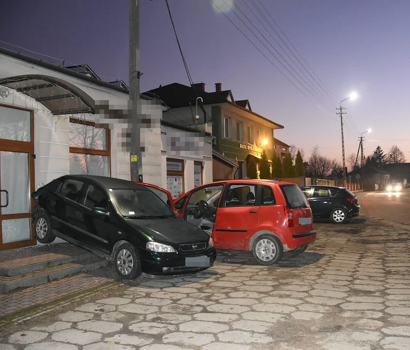 Powiat bialski: Cofał na parkingu, najechał na mężczyznę - Zdjęcie główne