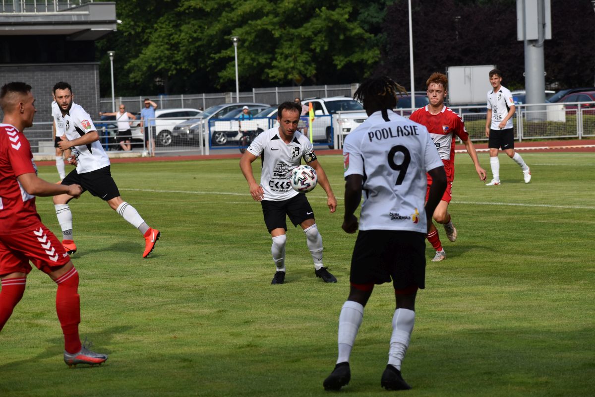 Jeden gol w meczu Avia - Podlasie - Zdjęcie główne