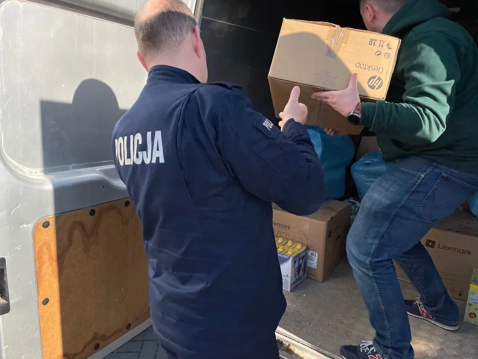 Lublin: Policjanci zebrali dary dla uchodźców z Ukrainy - Zdjęcie główne