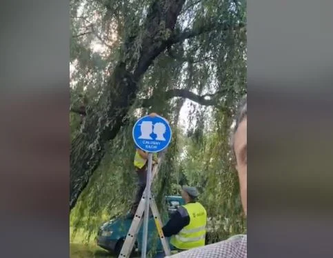 Biała Podlaska: W Małpim Gaju powstał całuśny kącik (WIDEO) - Zdjęcie główne