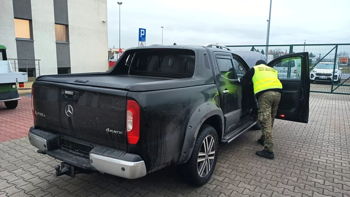 Powiat bialski: Strażnicy graniczni odzyskali drogiego Mercedesa. Auto zostało utracone w Niemczech - Zdjęcie główne