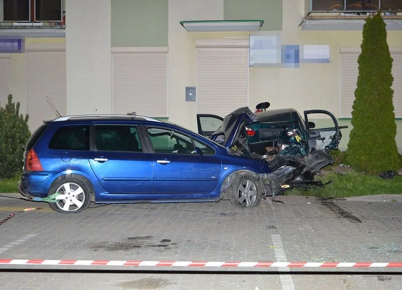 Biała Podlaska: Wjechał w ogrodzenie, a potem w inne auto. Był pod wpływem narkotyków - Zdjęcie główne