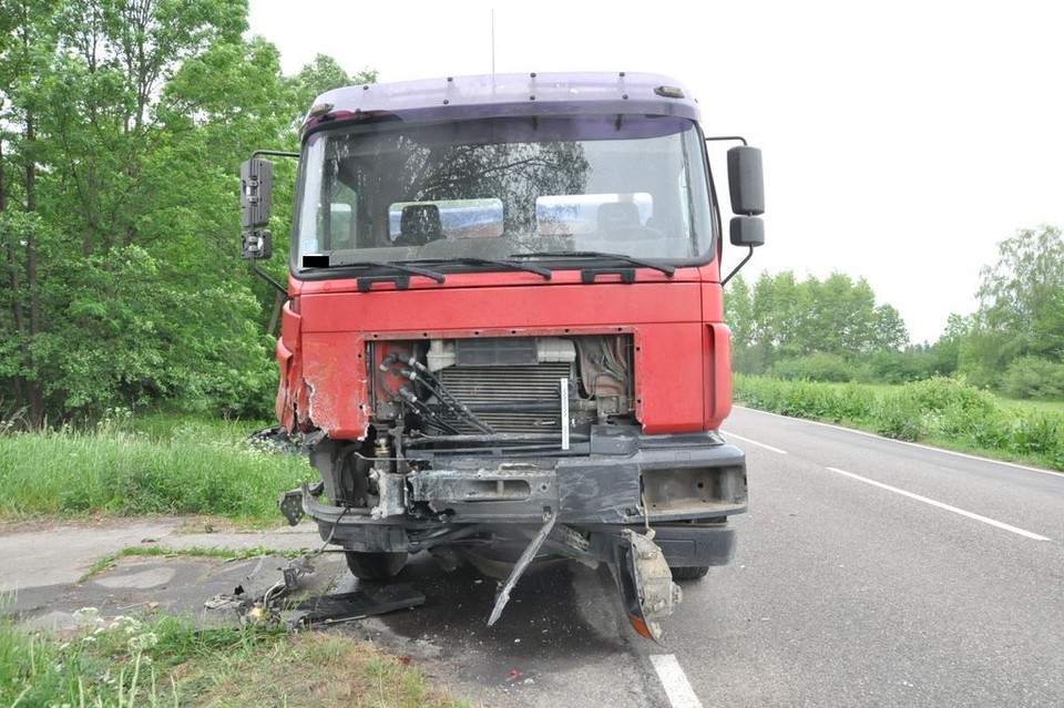 Stracił panowanie nad pojazdem. Jedna osoba w szpitalu - Zdjęcie główne