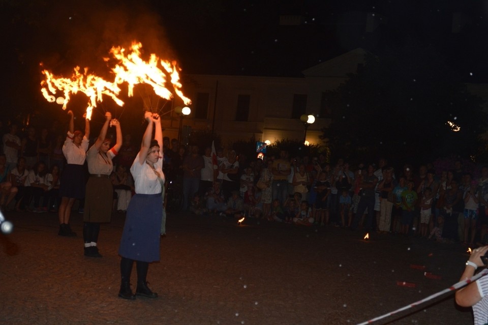 Spektakl Teatr Ognia "Antidotum" w parku Radziwiłłów - Zdjęcie główne