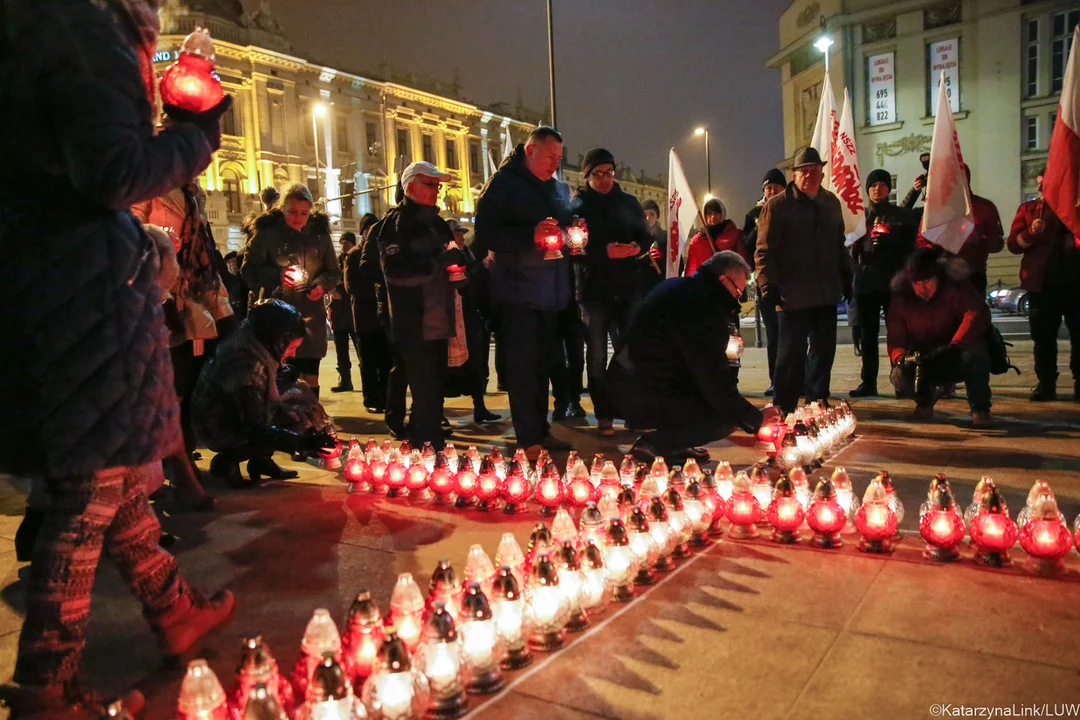 Lublin: Lublinianie upamiętnili 40. rocznicę wprowadzenia stanu wojennego [GALERIA] - Biała się dzieje - najnowsze wiadomości z miasta i regionu.