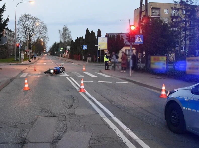 Biała Podlaska: Samochód zderzył się z motocyklem. Kierowca jednośladu w szpitalu - Zdjęcie główne