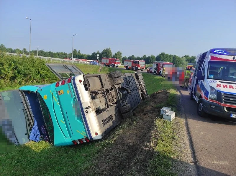 Powiat bialski: Wypadek w Terespolu. Białoruski autokar przewrócił się na bok - Zdjęcie główne
