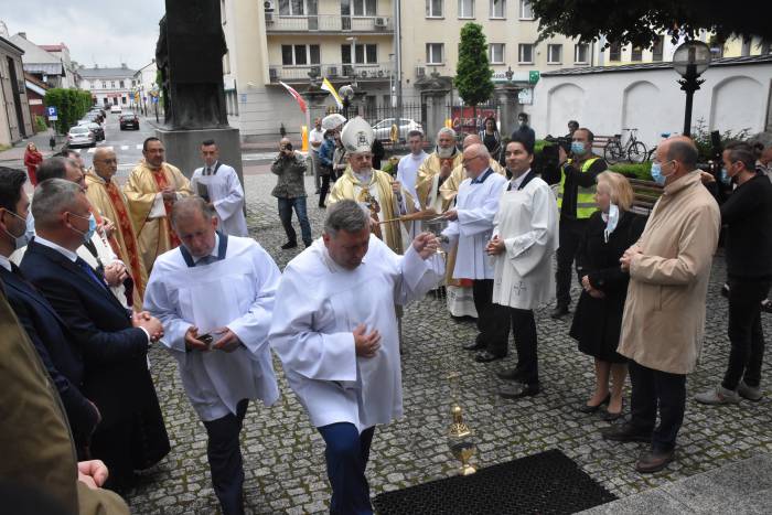 Uczcili wraz z rodem Radziwiłłów 350 lat od powstania kościoła. "To wyjątkowe miejsce i ważny ośrodek duszpasterstwa" - Zdjęcie główne