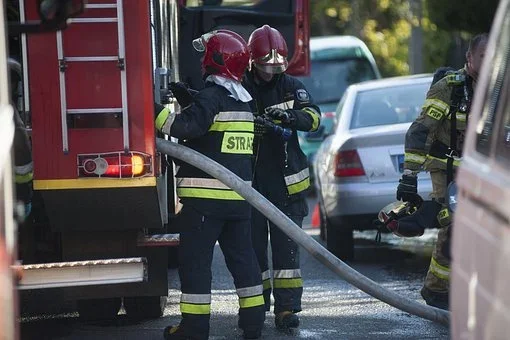 Powiat lubelski: W Giełczwi palił się dom. Pożar gasiło 7 zastępów strażaków - Zdjęcie główne
