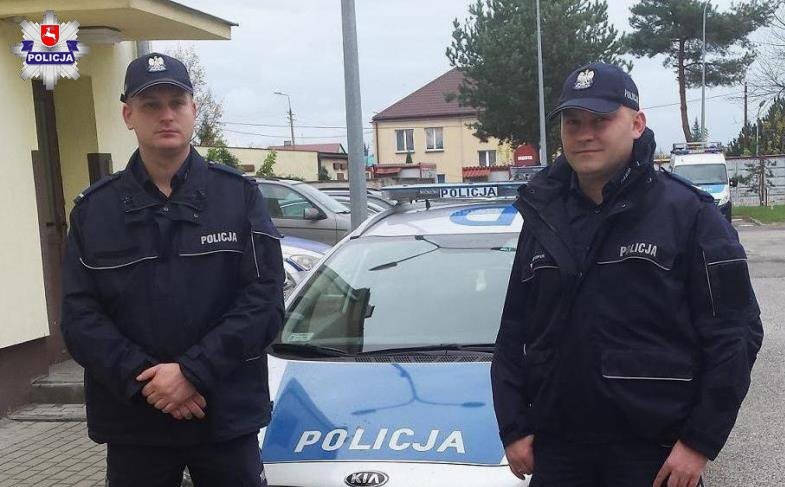 Dostał udaru w zamkniętej przyczepie kempingowej. Bialscy policjanci ruszyli z pomocą - Zdjęcie główne