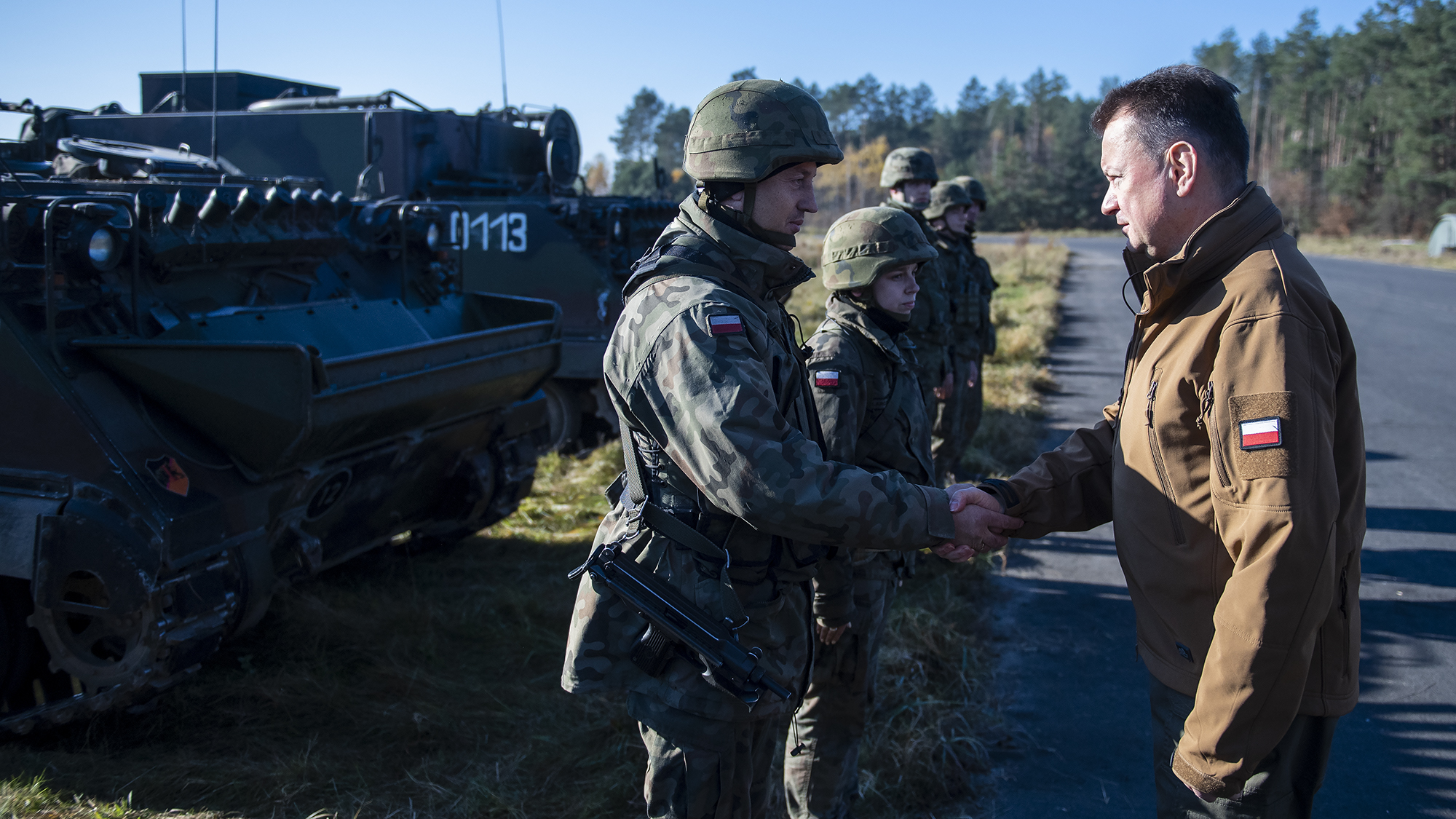 Biała Podlaska : Minister Obrony Narodowej w Białej Podlaskiej. Żołnierze z zachodu ćwiczą w bazie wojskowej - Zdjęcie główne