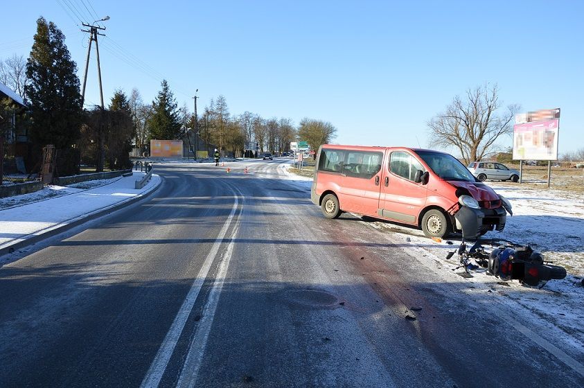 Na łuku drogi zderzył się z motorowerzystą - Zdjęcie główne