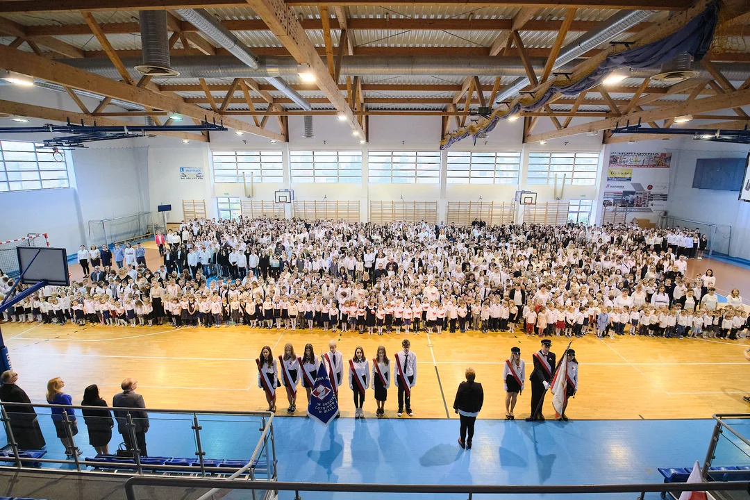 Biała Podlaska:  Wspólnie zaśpiewali hymn. Blisko 1500 osób (WIDEO) - Zdjęcie główne
