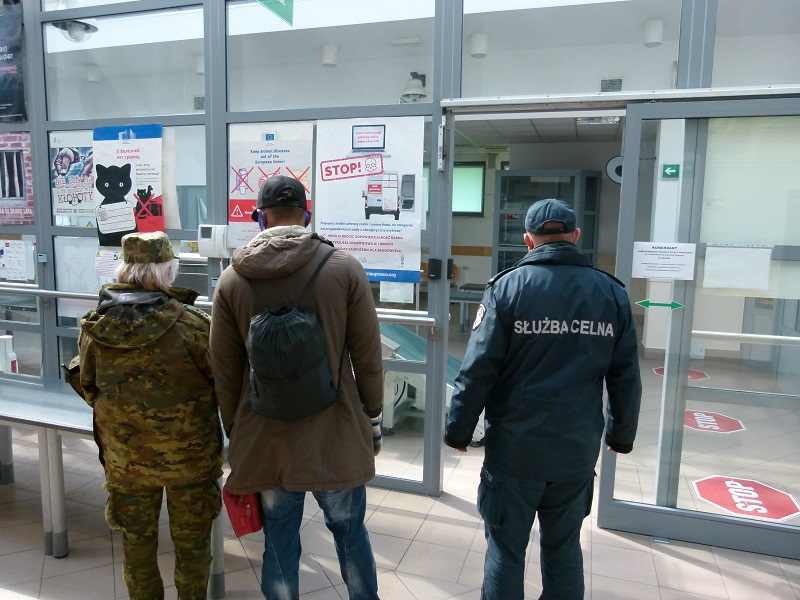 Nielegalnie przekraczał granicę. Ukrywał się między pociągami - Zdjęcie główne