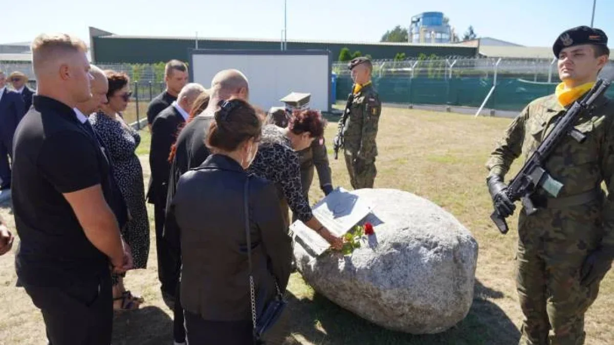 Upamiętnienie zmarłych na poligonie w Drawsku - Zdjęcie główne