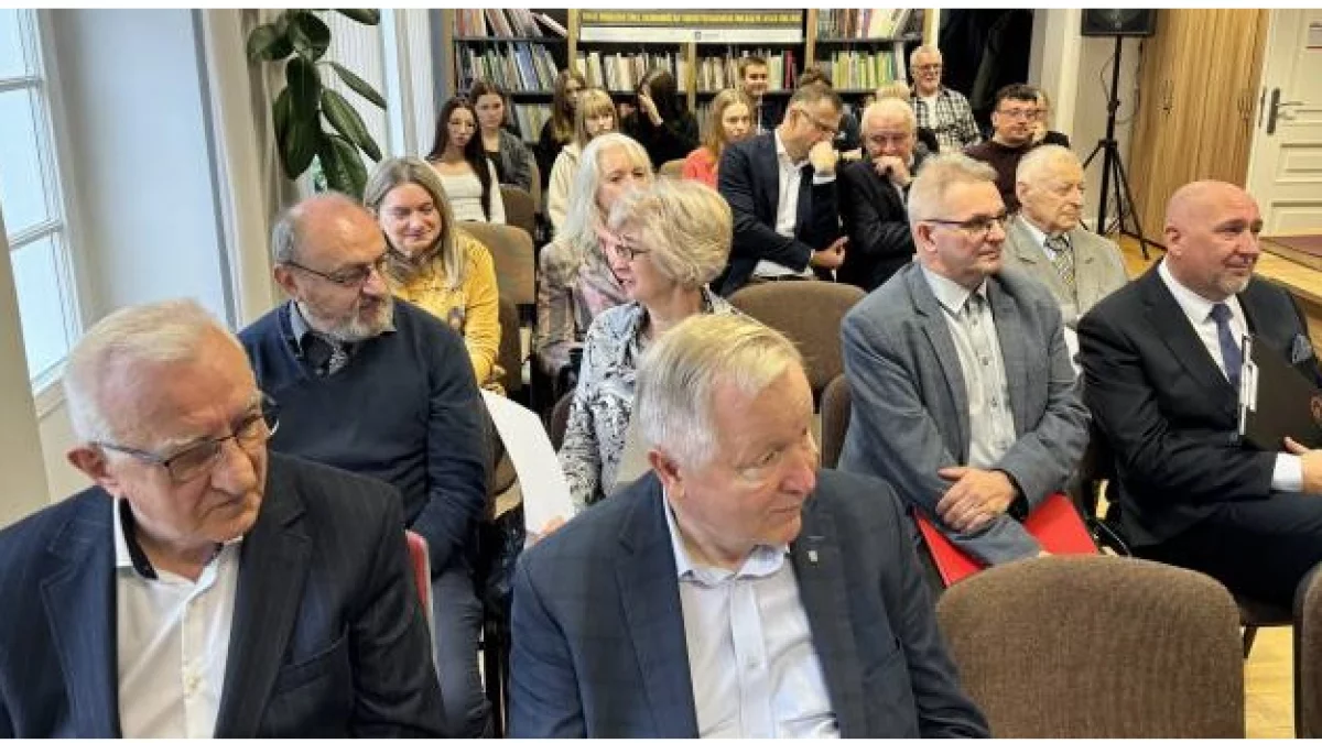 Wspomnienie dawnej solidarnościowej nadziei. Ulotki i rocznik gazety do biblioteki - Zdjęcie główne