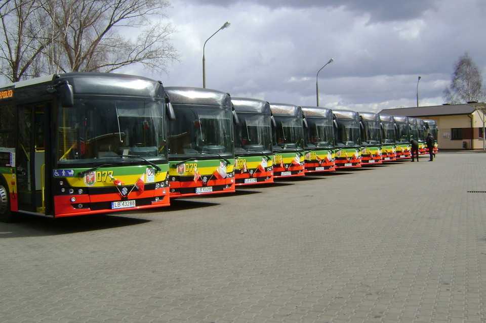 Mikołaj w miejskich autobusach - Zdjęcie główne