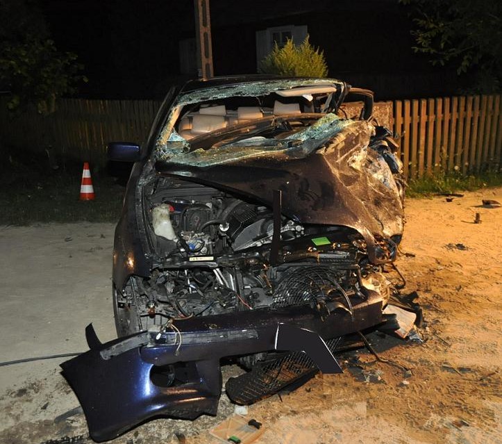 Zderzenie na łuku drogi. Nie żyje kierowca bmw - Zdjęcie główne