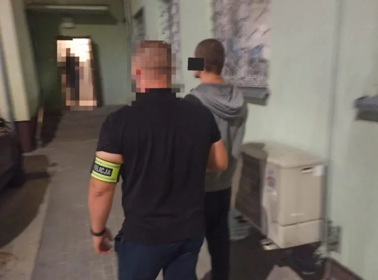 41-latek poszukiwany 2 listami gończymi w rękach policji. Bialski funkcjonariusz zatrzymał go "w czasie wolnym" - Zdjęcie główne