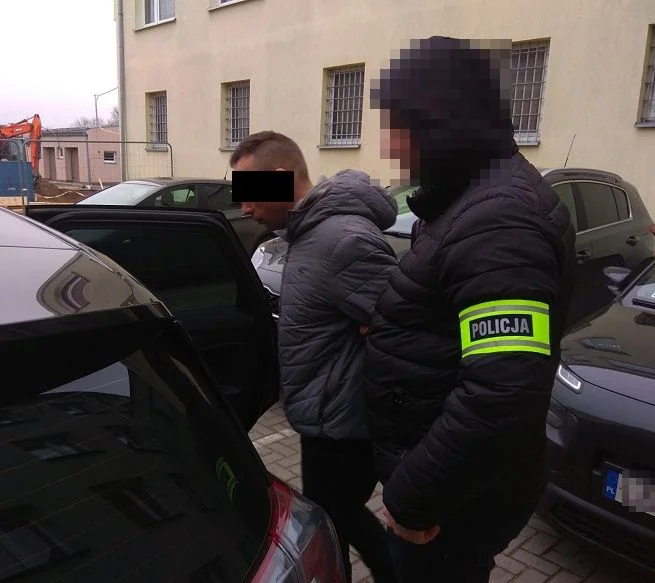 Powiat bialski: Ukradli samochód z parkingu. Skusiły ich kluczyki w stacyjce - Zdjęcie główne