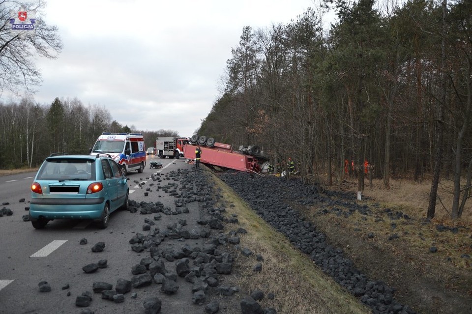 Wypadek ciężarówki na krajowej „dwójce” - Zdjęcie główne