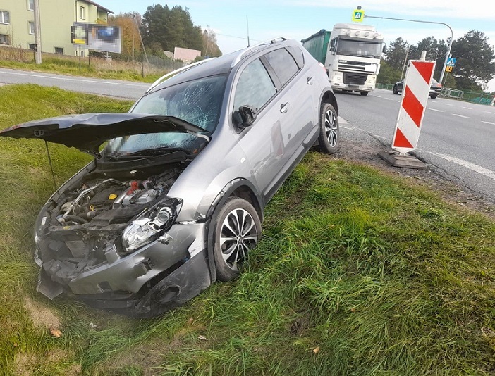 Powiat bialski: Wjechał motorowerem w osobówkę. Miał blisko 2 promile - Zdjęcie główne