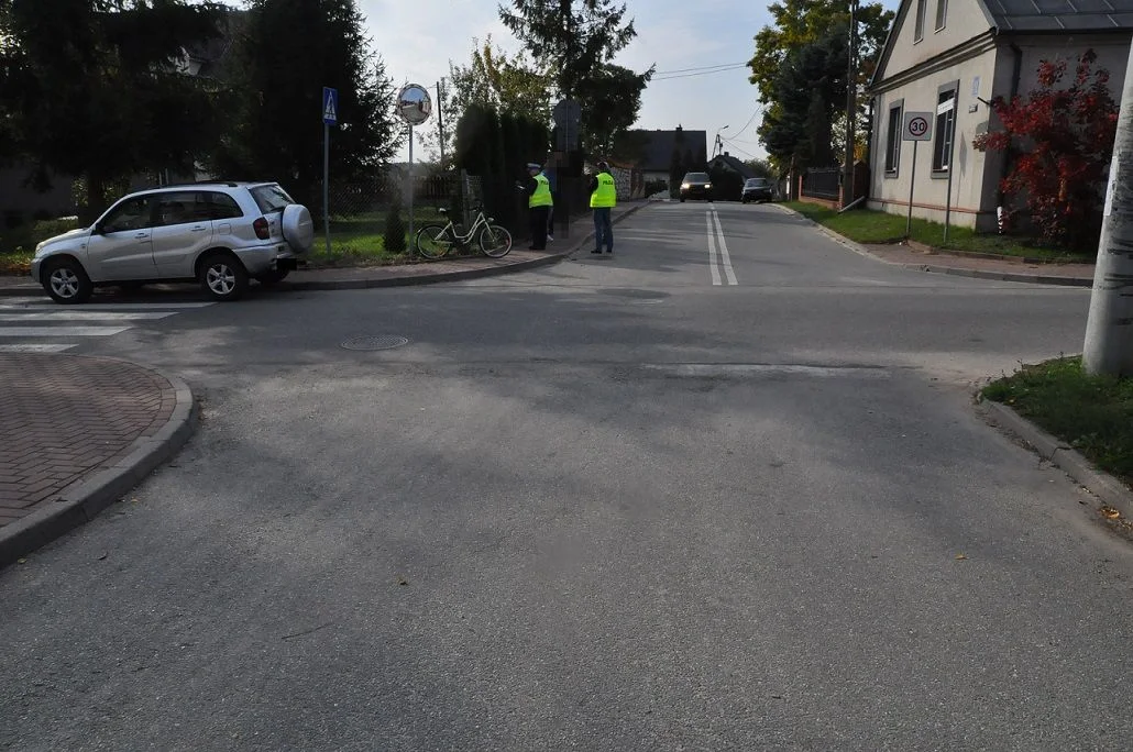 Powiat bialski: Rowerzystka zderzyła się z autem. Nie ustąpiła pierwszeństwa - Zdjęcie główne