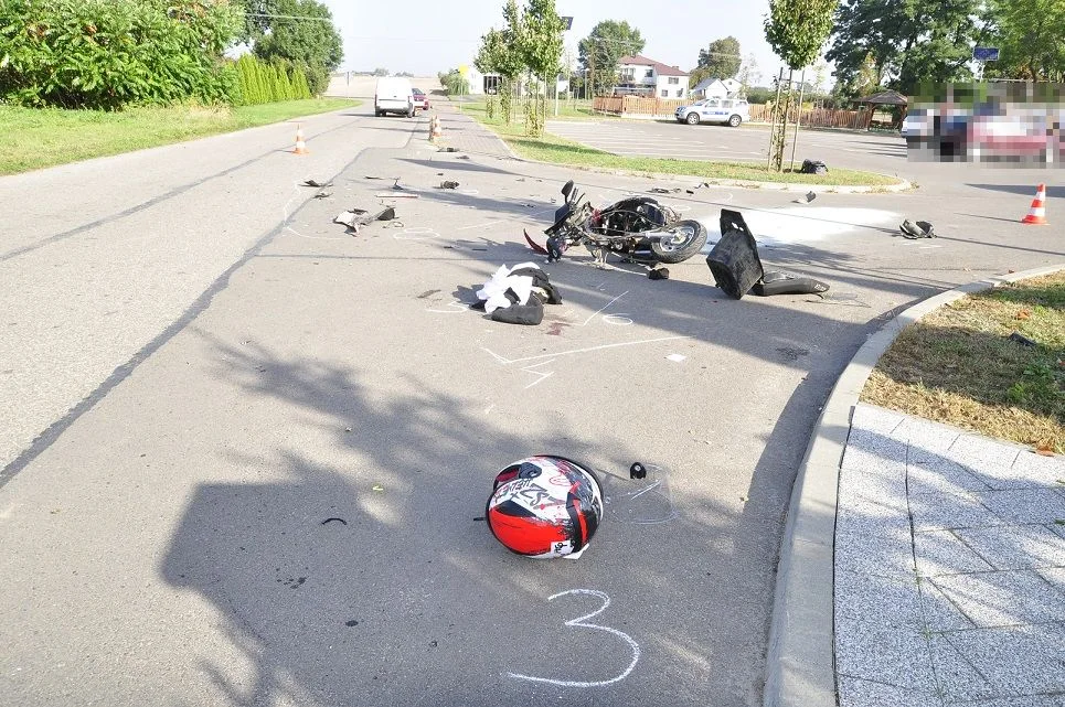 Powiat bialski: Nastolatek na motorowerze zderzył się z samochodem - Zdjęcie główne