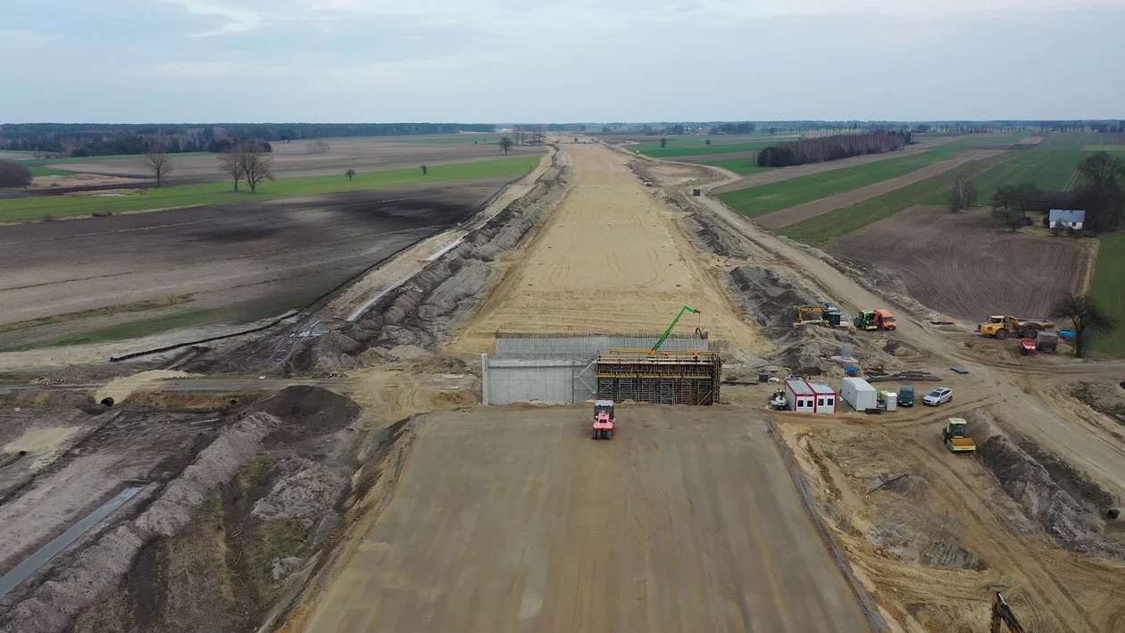 Powiat bialski: Trwają prace nad autostradą A2 (ZDJĘCIA) - Zdjęcie główne