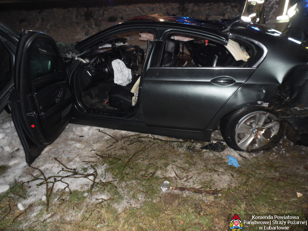 BMW uderzyło w ciągnik w Przytocznie - jedna osoba nie żyje, trzy ranne - Zdjęcie główne