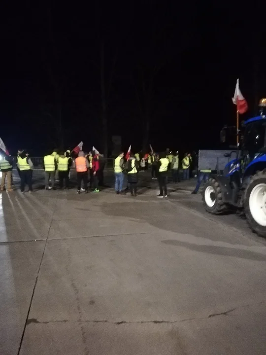 Drugi dzień protestu pod Centrum Dystrybucyjnym Biedronki w Lubartowie - Zdjęcie główne