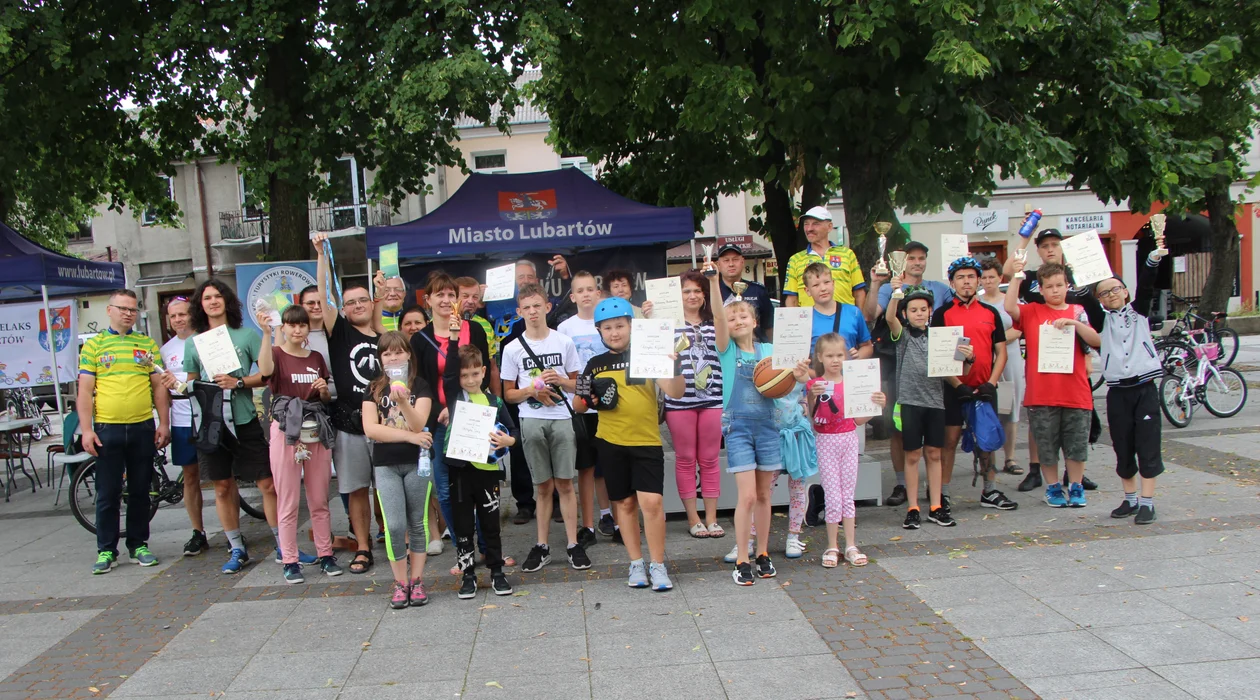 Rowerzyści opanowali rynek Lubartowa. Tor przeszkód z MKTR Relaks (zdjęcia) - Zdjęcie główne