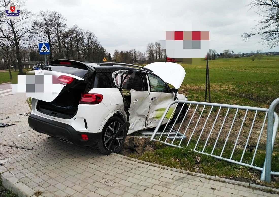 Zderzenie Citroena z Fordem w Marcinowie - Zdjęcie główne