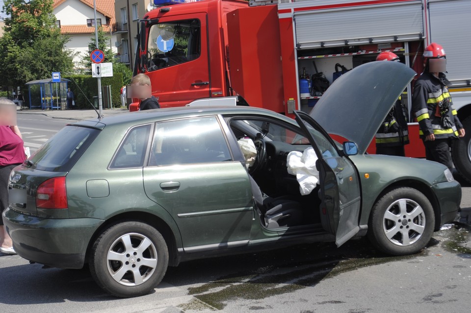 Zderzenie na skrzyżowaniu Lipowej i Słowackiego - Zdjęcie główne