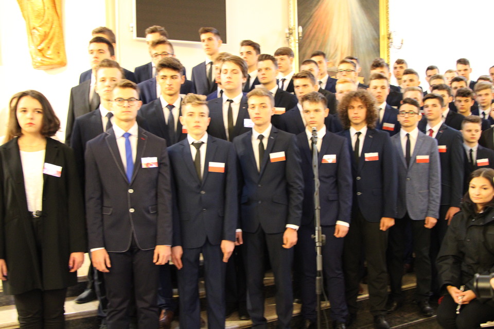 Dzisiaj wszyscy jesteśmy biało - czerwoni - 11 listopada w Lubartowie - Zdjęcie główne