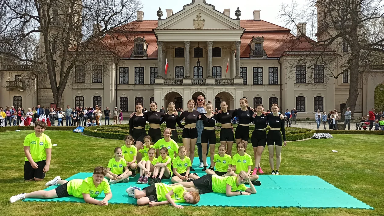 Ekipa ZS 2 z Lubartowa na pokazach w Kozłówce. Mundurowa majówka z Sokołem (zdjęcia) - Zdjęcie główne