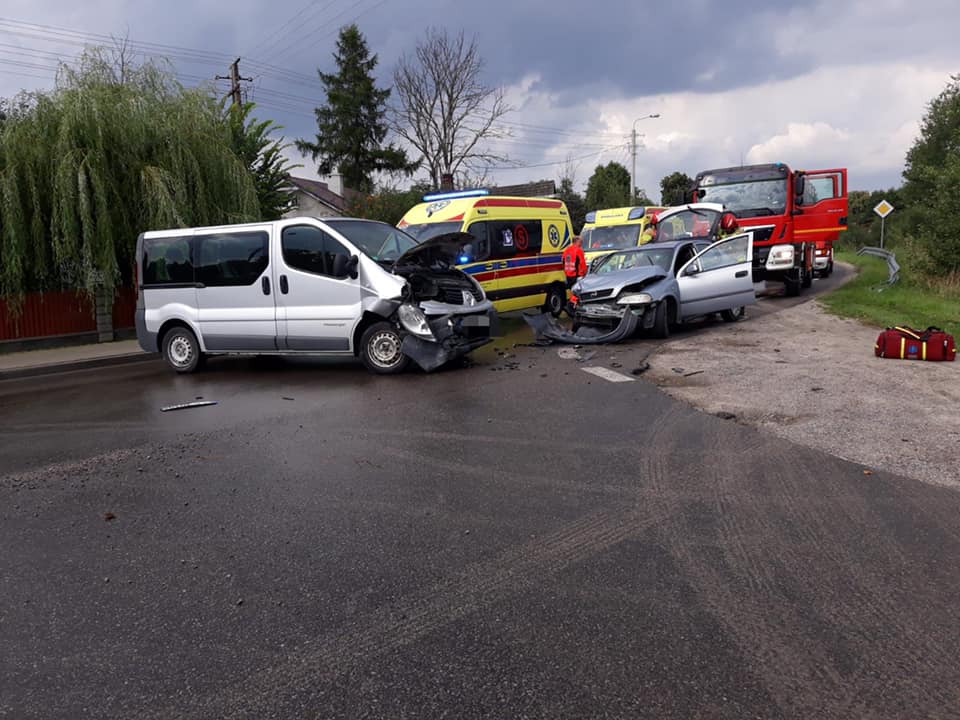 Kolizja w Nowodworze. Zderzyły się dwa samochody - Zdjęcie główne