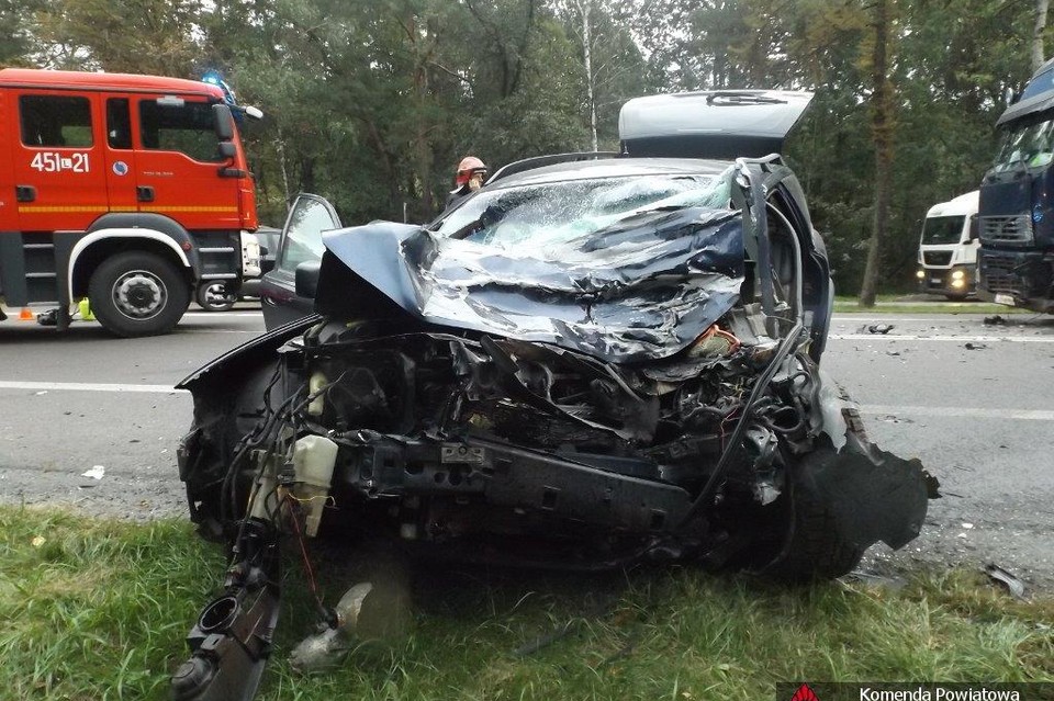 Zderzenie dwóch Volvo - osobowego i cężarowego - Zdjęcie główne