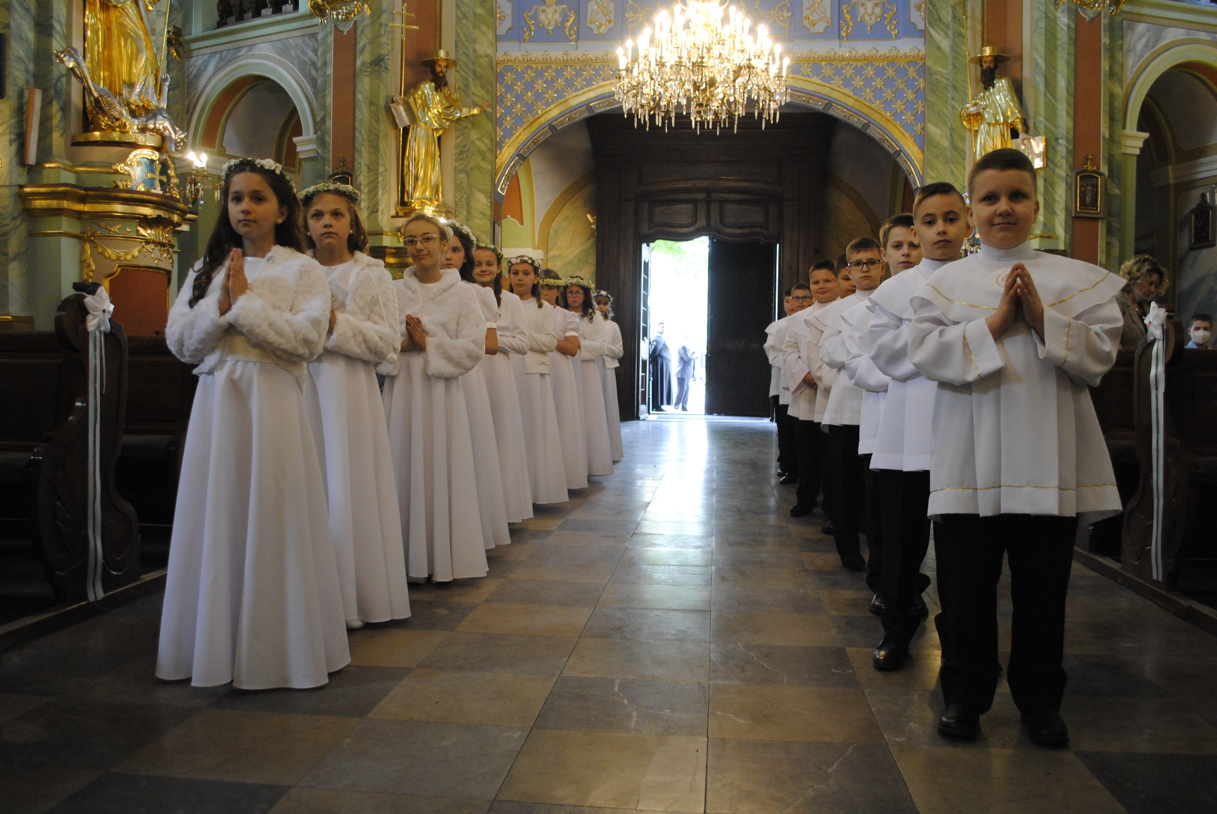 Ostatnia pierwsza komunia w bazylice św. Anny w Lubartowie - Zdjęcie główne